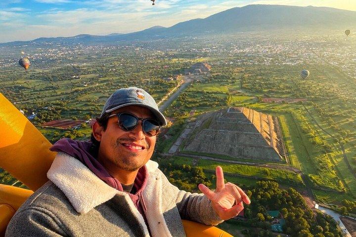 Vol en montgolfière à Teotihuacan, formule tout compris | Mexico et petit-déjeuner dans une grotte