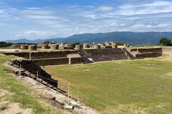 Escursione archeologica di mezza giornata a Monte Albán e Atzompa
