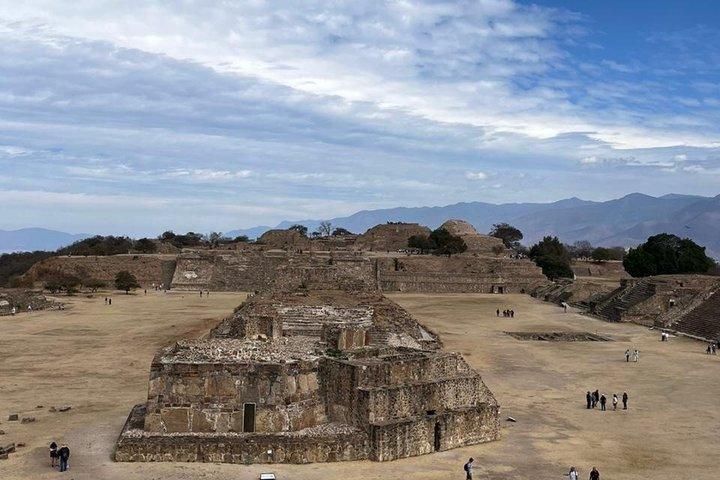 Escursione archeologica di mezza giornata a Monte Albán e Atzompa