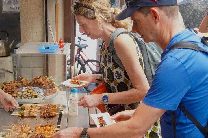 東京：ローカルストリートフードツアー（7つの飲食店で10品試食）