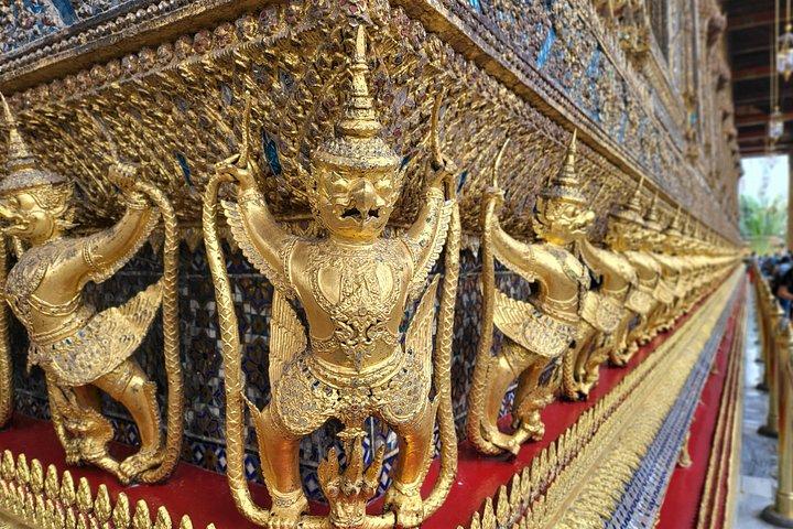 バンコクで必見の寺院を巡るプライベートツアー