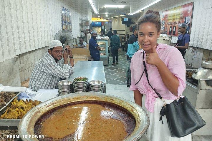 ハイデラバード:ガイド付き旧市街ツアーと夕食のストリートフード体験