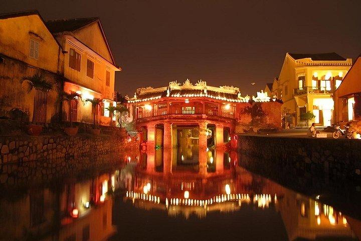大理石の山ホイアン古代町ナイトツアー（ディナー付き）