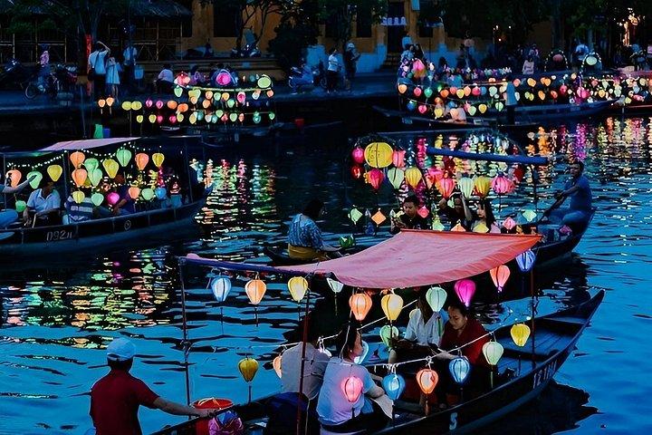 大理石の山ホイアン古代町ナイトツアー（ディナー付き）