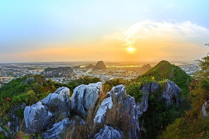 大理石の山ホイアン古代町ナイトツアー（ディナー付き）