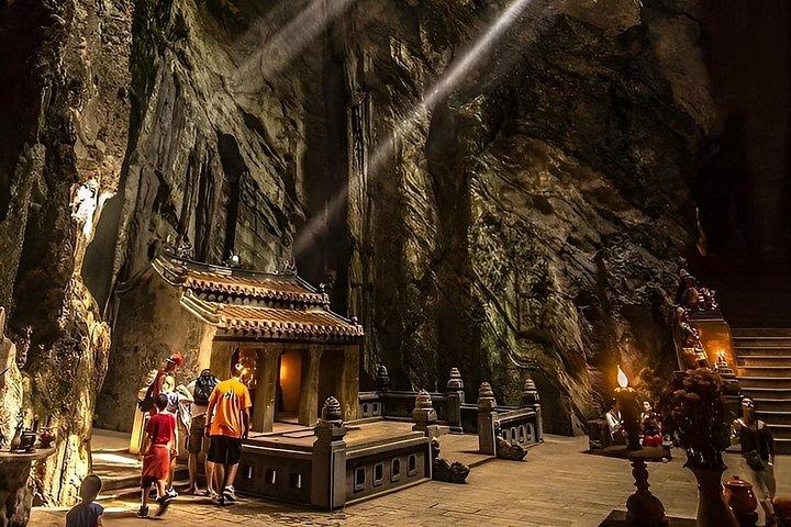 大理石の山ホイアン古代町ナイトツアー（ディナー付き）