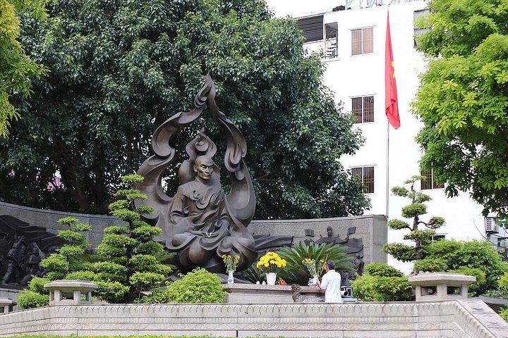 現地ガイド付きバイクで行くホーチミンの見どころ