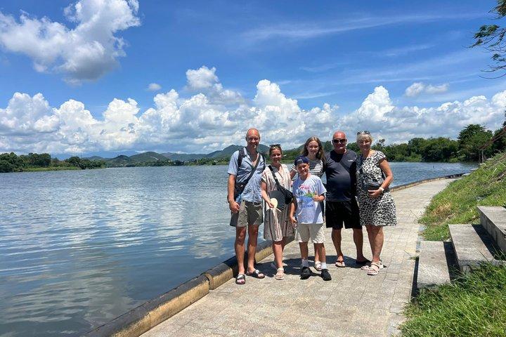 Hue: Dragon Boat, Parfume River, Pagoda og Royal Tomb Tour