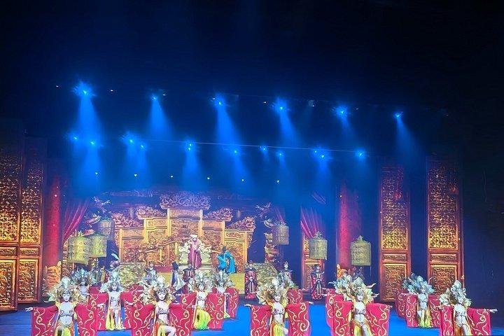 杭州松城永遠の愛の公園とショーを見なければならない
