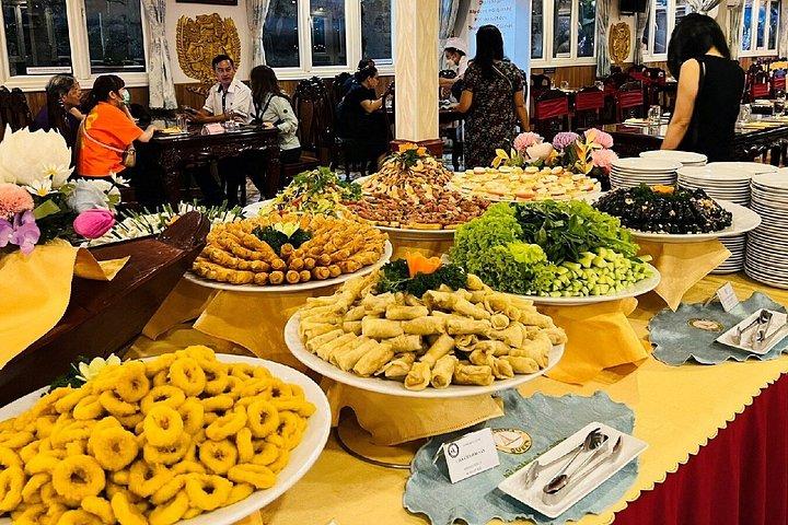 Saigon Evening Tour: Water Puppet Show & Dinner Cruise