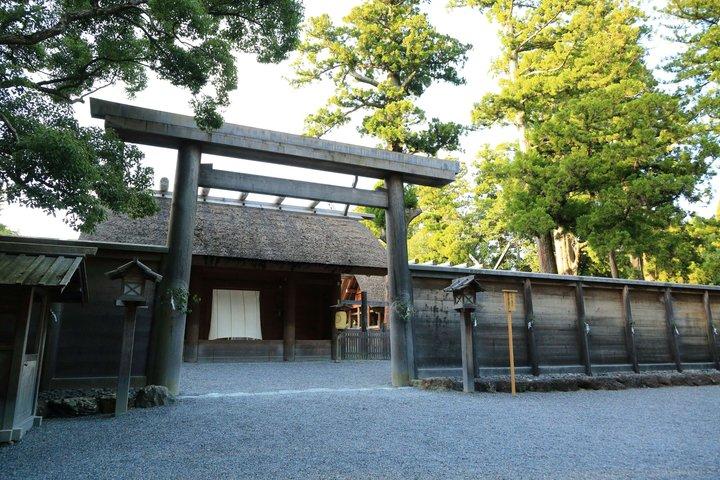 伊勢神宮ミキモト真珠島または鳥羽水族館ツアー