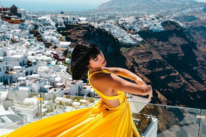 サントリーニプライベートフライングドレス撮影。 ピックアップ&スキップ・ザ・ライン