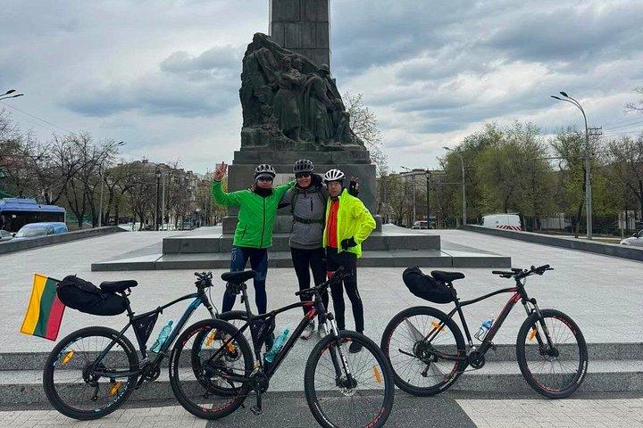 キシナウの隠れた名所を巡るガイド付き自転車ツアー