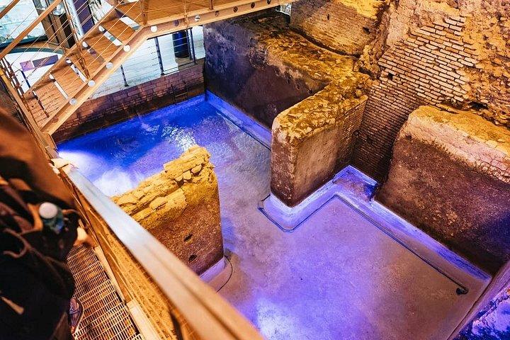 Trevi Fountain and Vicus Caprarius exploring the Underground