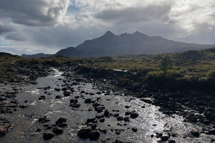 インヴァネス湖からスカイ島へ城と山と神話