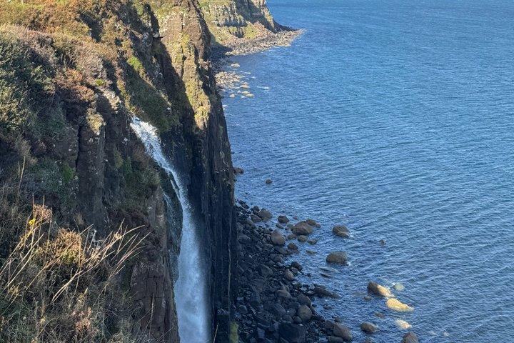 インヴァネス湖からスカイ島へ城と山と神話
