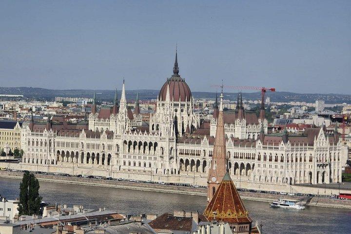 ブラチスラヴァとブダペスト日帰り旅行（ウィーン発、朝食付き）