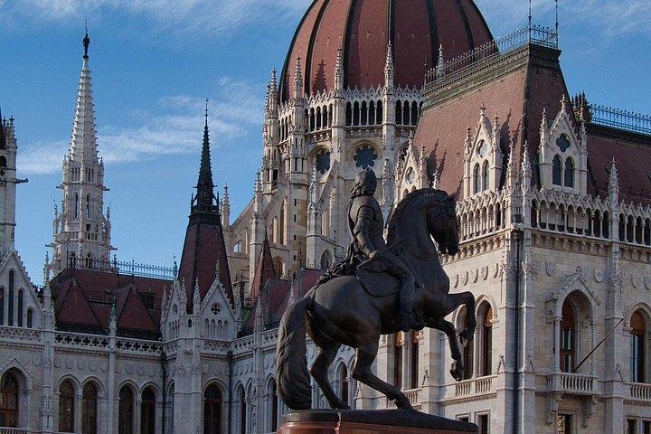 ブラチスラヴァとブダペスト日帰り旅行（ウィーン発、朝食付き）