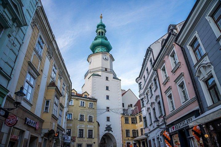 ブラチスラヴァとブダペスト日帰り旅行（ウィーン発、朝食付き）