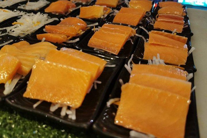 キャバレーショーとサンセットビュー付きチャオプラヤーディナークルーズ