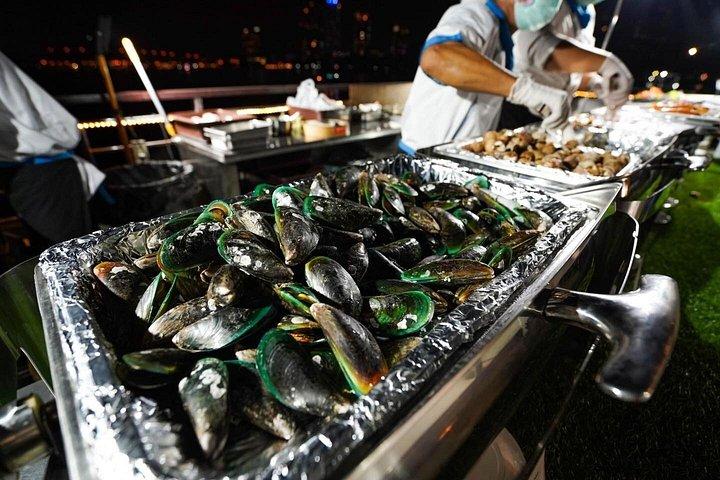 キャバレーショーとサンセットビュー付きチャオプラヤーディナークルーズ