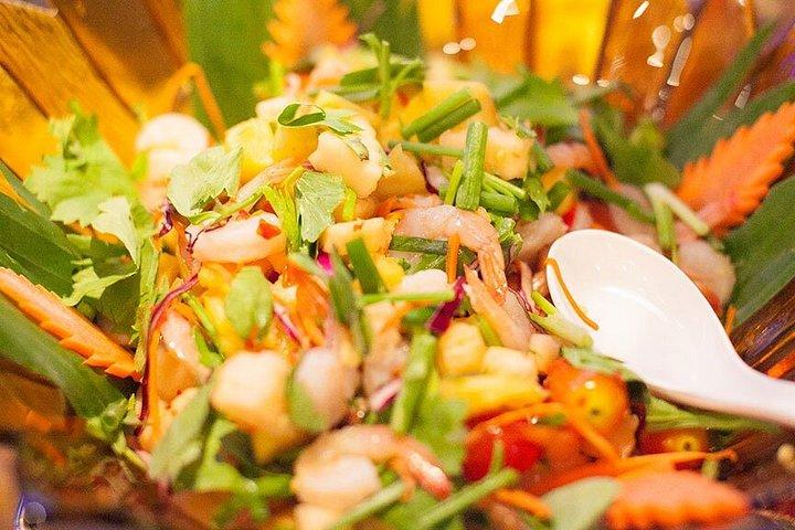キャバレーショーとサンセットビュー付きチャオプラヤーディナークルーズ