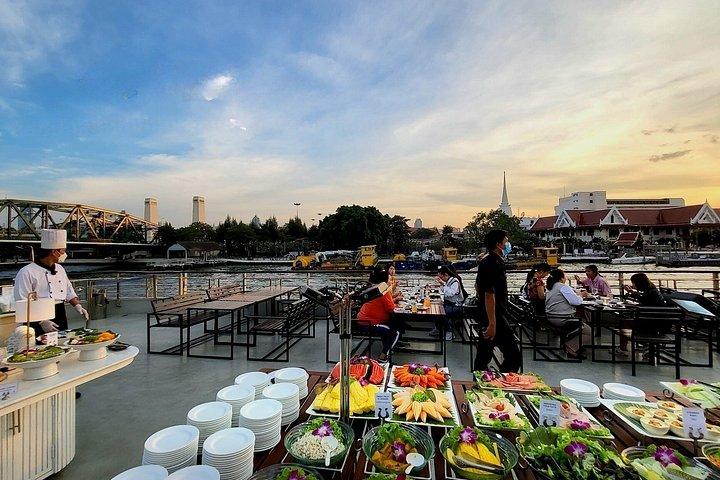 キャバレーショーとサンセットビュー付きチャオプラヤーディナークルーズ