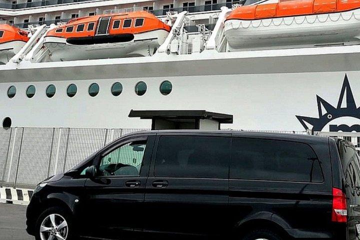 チヴィタヴェッキア港からローマ市内中心部または空港への送迎