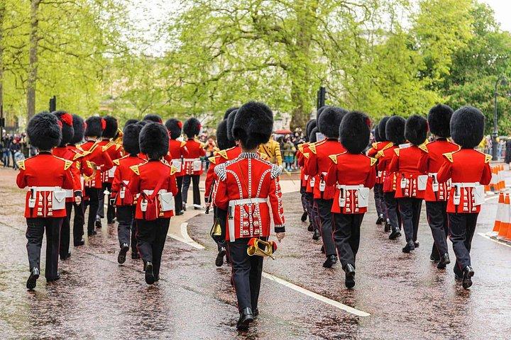 ロンドンで現地エキスパートガイドによる衛兵交代式