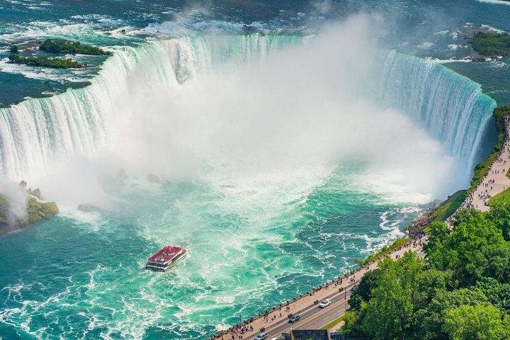 Niagara Falls 2 Day Tour from Toronto -Cruises, Winery, Aquarium