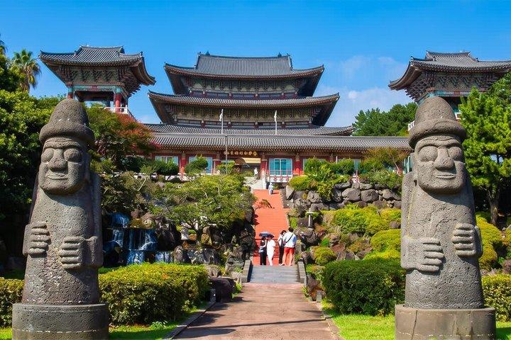 Jeju South Scenic Tour : Hallasan Trail Camellia Hill & Watervallen
