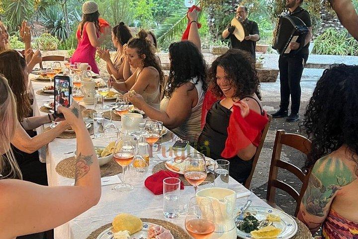Lezione di danza pizzica con cena pugliese