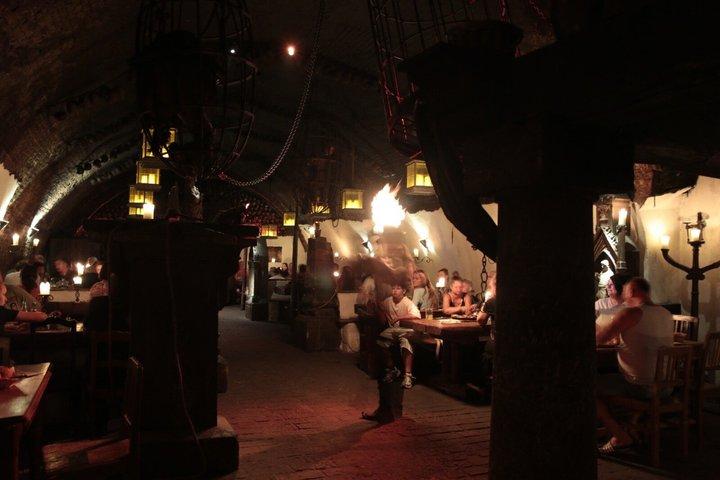 Una noche llena de experiencias - un espectáculo de cena medieval en Dětenice