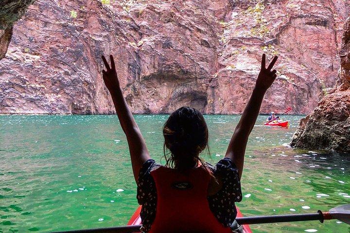 Selvkørende Emerald Cave Kayak tur i Black Canyon