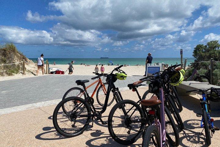 Visite Miami Beach de bicicleta e em francês.