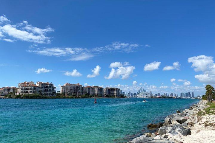 Visite Miami Beach de bicicleta e em francês.