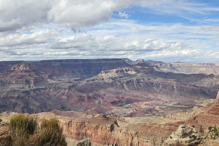 グランドキャニオンとモニュメントバレー3日間ツアー