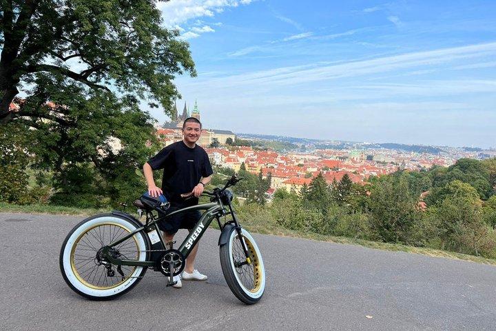 Beverly Hills og udkanten af Prag på Retro Styled Ebike