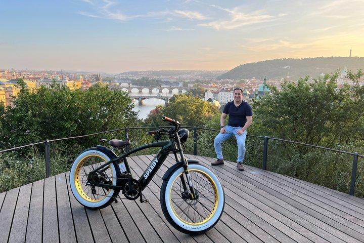 ビバリーヒルズとプラハ郊外をレトロスタイルのEバイクで
