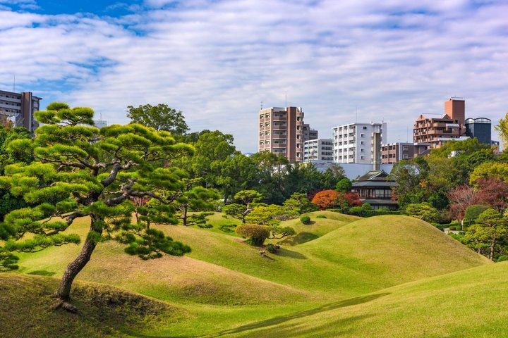 熊本城と水前寺庭園を巡る福岡日帰りツアー