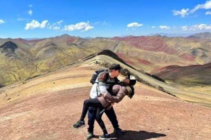 クスコ発 パルコヨ虹の山日帰り旅行 短いハイキングとランチ