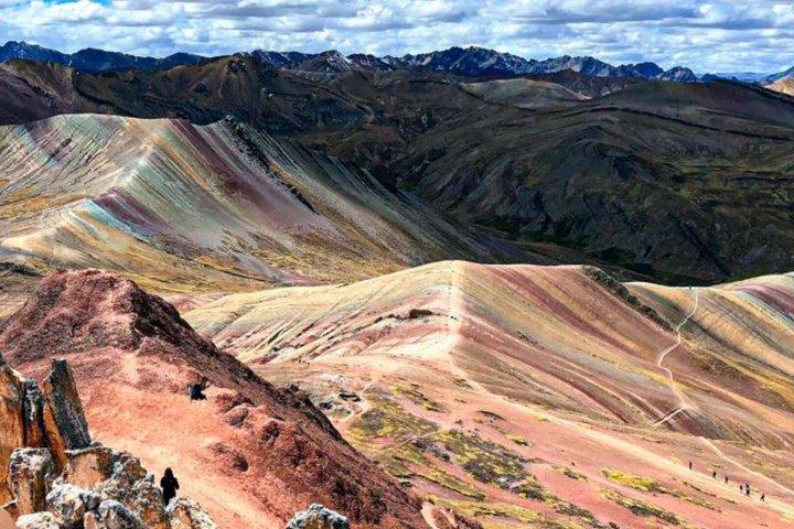 クスコ発 パルコヨ虹の山日帰り旅行 短いハイキングとランチ