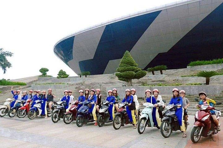ダナンプライベートフードツアー＆アオザイレディライダーによる市内観光