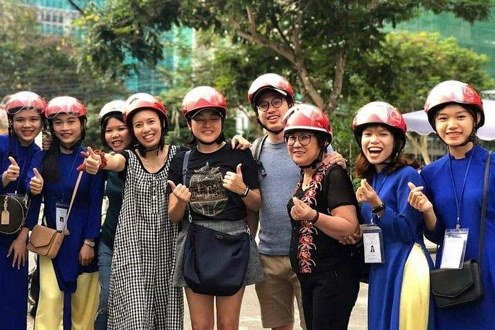 アオザイレディライダーによるプライベートダナン市内観光ツアー