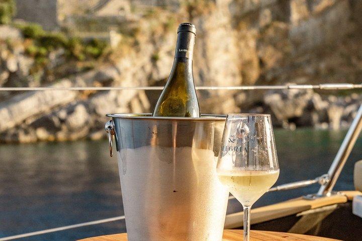 Sunset experience by catamaran the Gulf of Poets from the sea