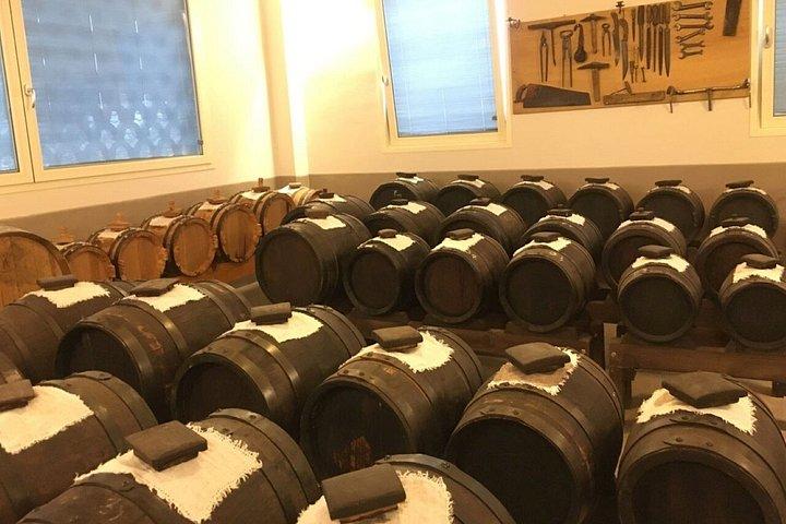 ガイド付きバルサミコ酢セラーツアーとモデナでのお食事（オプション）