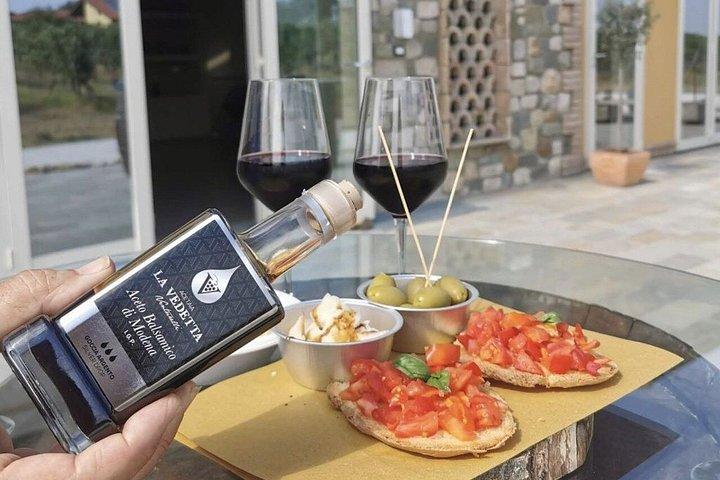 ガイド付きバルサミコ酢セラーツアーとモデナでのお食事（オプション）