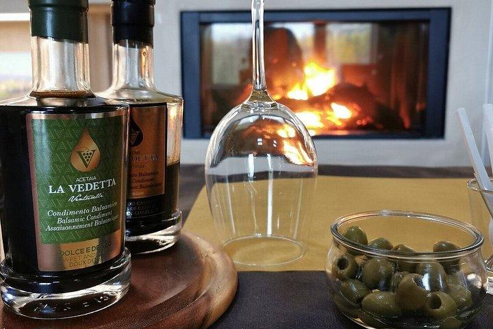 ガイド付きバルサミコ酢セラーツアーとモデナでのお食事（オプション）