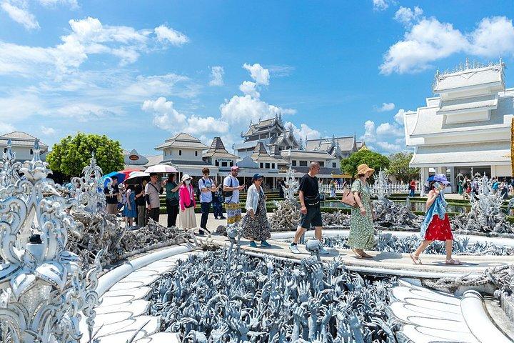 チェンマイ発プライベートチェンライ寺院とゴールデントライアングル