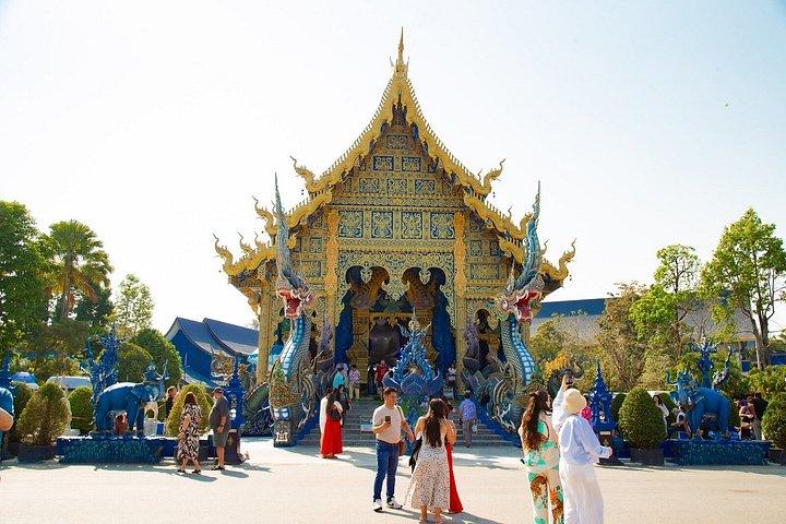 チェンマイ発プライベートチェンライ寺院とゴールデントライアングル